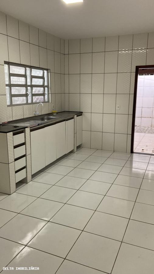 Casa para alugar com 2 quartos, 225m² - Foto 6